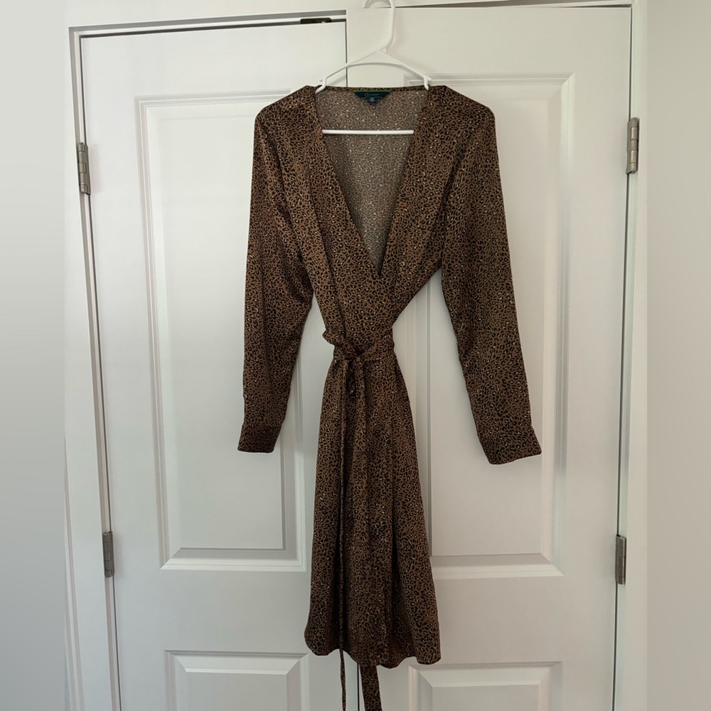 C. Wonder Women’s Satin Wrap Dress Leopard Print Medium size Medium mafia wife